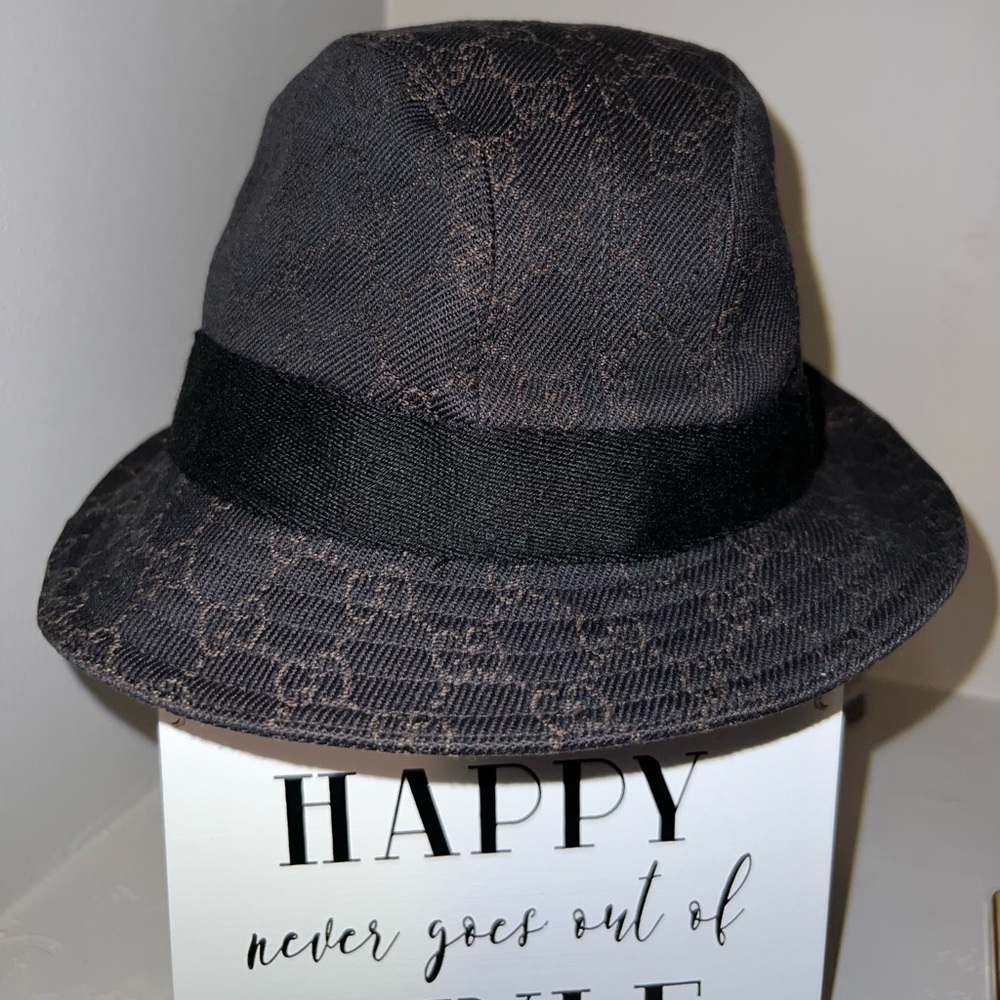 EUC Authentic Gucci monogram dark grey canvas bucket hat!